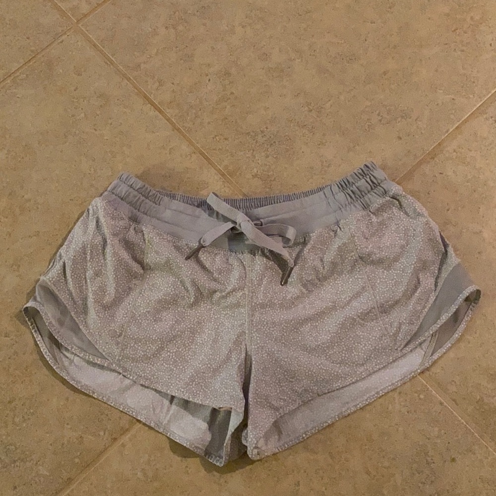 lululemon athletica Hotty Hot Low-Rise Lined Short 2.5"